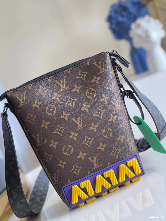 WIS LOUIS CRUISER VUITTON MESSENGER 0101
